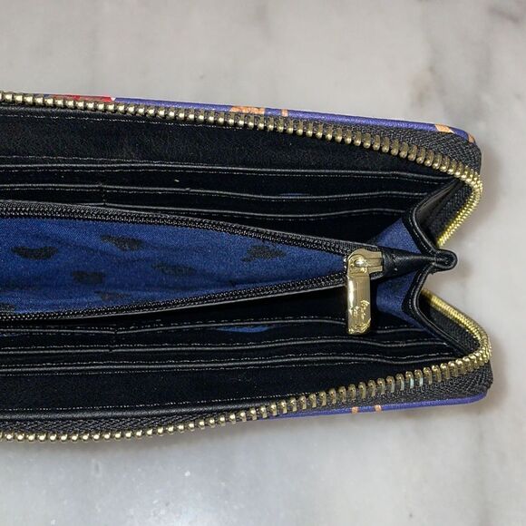 Lounge Fly Wallet Disney Parks NWT Snack Treats Food Zip Continental Wallet HTF - Picture 14 of 17